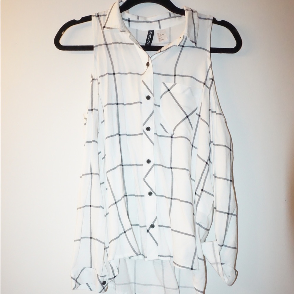 H&M cut out shoulder shirt